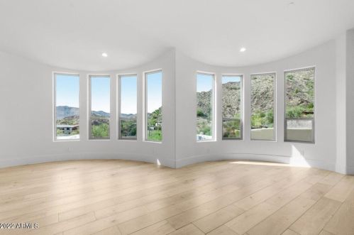 1825 Cinnabar Ave, Phoenix AZ  85020-1916 exterior