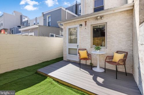 1915 Carpenter St, Philadelphia PA 19146-2615 exterior