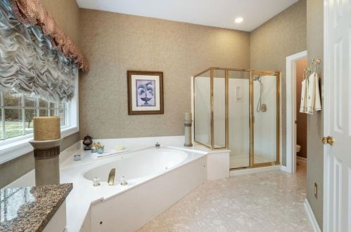 11339 Mosley Forest Dr, Saint Louis MO 63141-7563 exterior