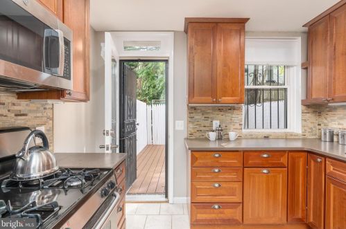 1357 Emerald St, Washington DC 20002-5431 exterior