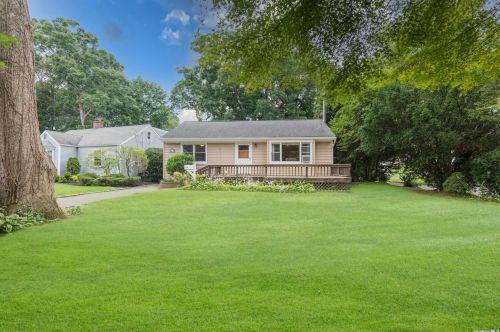 18 Birch Dr, Huntington Station, NY 11746-3003