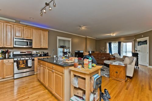 121 Bell Ave, Chicago, IL 60612-5100