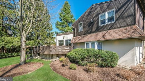 868 Broadmoor Rd, Huntingdon Valley PA 19006-2803 exterior