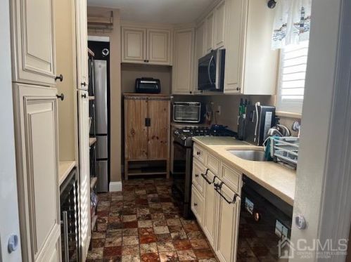 1901 Madaline Dr, Avenel, NJ 07001-1376