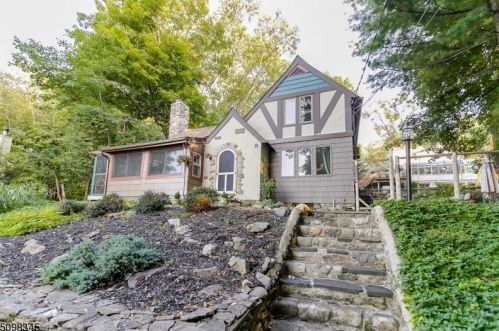 315 Shore Trl, Sparta, NJ 07871-1426