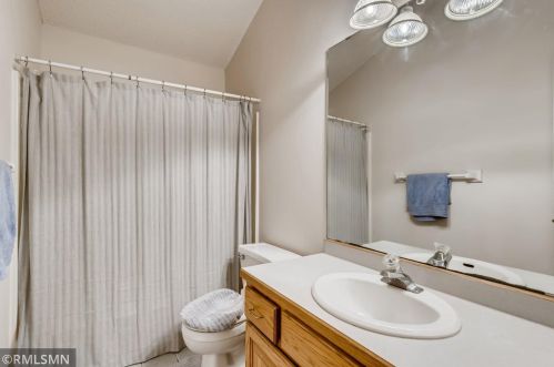 5479 Jenni Ln, Saint Paul MN 55110-5776 exterior