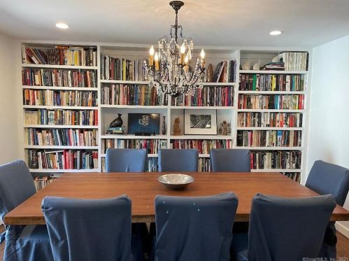 111 Deforest Rd, Wilton CT 06897-1910 exterior