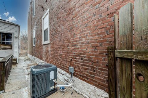 2221 Osage St, Saint Louis MO 63118-4212 exterior