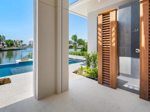 3841 Crayton Rd, Naples FL 34103-3528 exterior