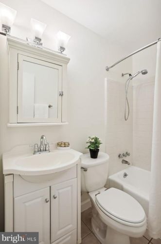 218 Forest Ave, Rockville MD 20850-1820 exterior