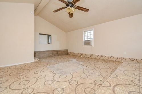 2005 5th St, Hempstead TX 77445-4702 exterior