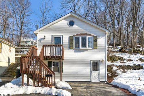 5 Stuart St, Fredon, NJ 07860-2217