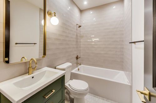 2345 Mclean Ave, Chicago IL 60647-4113 exterior