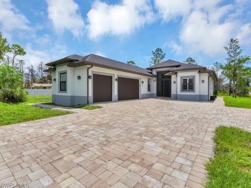 95 22nd Ave, Naples, FL 34120-0033