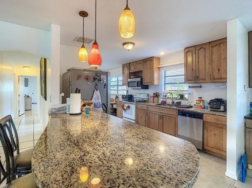 595 99 Ave, Naples FL 34108-2227 exterior