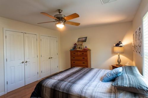 101 High St, Derby CT 06418-2721 exterior