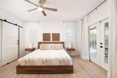 823 96 Ave, Naples FL 34108-2465 exterior