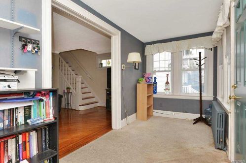 6 Eton St, Valley Stream NY 11581-2903 exterior