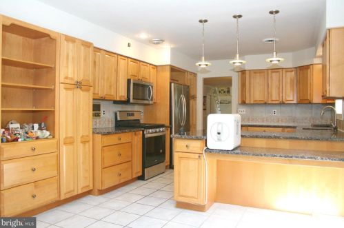 1078 Corn Crib Dr, Huntingdon Valley, PA 19006-3306