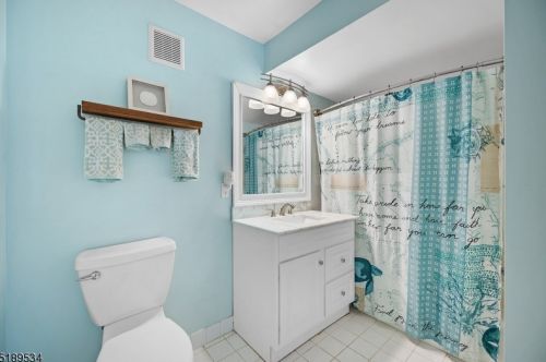 9 Rolling Hill Rd, Clinton NJ exterior