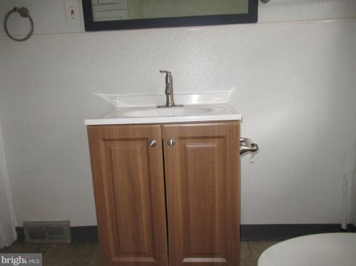 966 Niagara Rd, Camden NJ 08104-2860 exterior