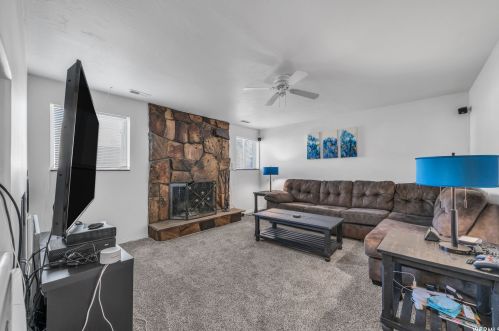 884 Spartan Dr, Sandy UT 84094-1811 exterior