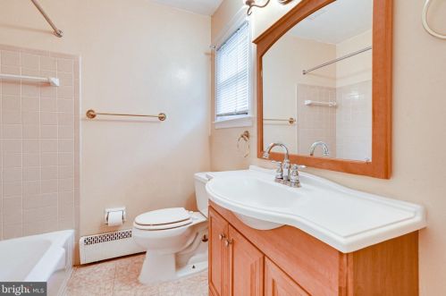 4301 Laurel Rd, Alexandria VA 22309-2520 exterior