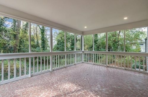 6160 Heards Creek Dr, Atlanta GA  30328-3635 exterior