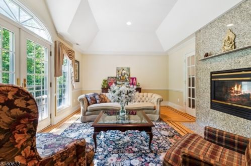 83 Pettit Pl, Princeton NJ 08540-7645 exterior