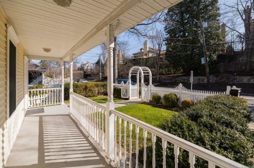 206 Milbank Ave, Greenwich CT 06830-6617 exterior