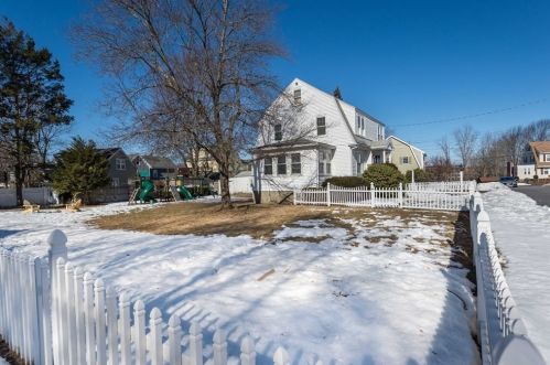 3 Kimball Rd, Woburn MA 01801-2333 exterior