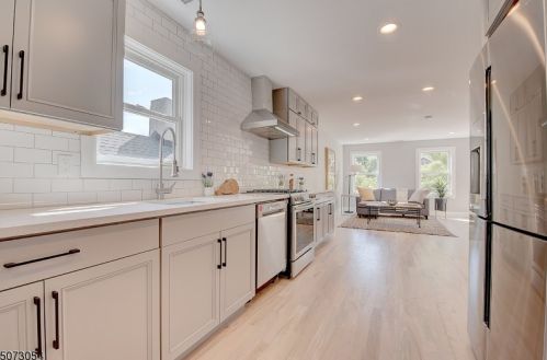 47 Mission St, Montclair, NJ 07042-4517