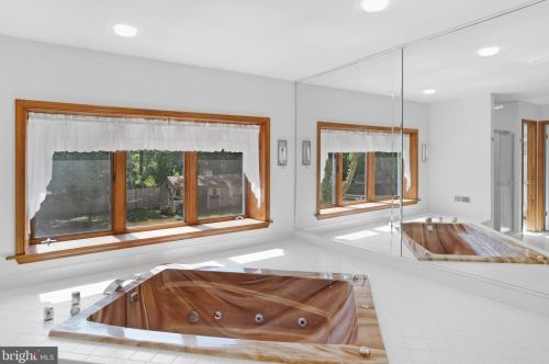 1 Madison Ct, Southampton NJ  08088-9046 exterior