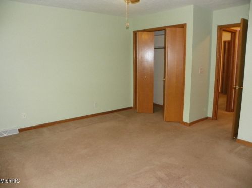 2582 Falcon Pointe Dr, Grand Rapids MI 49534-7555 exterior