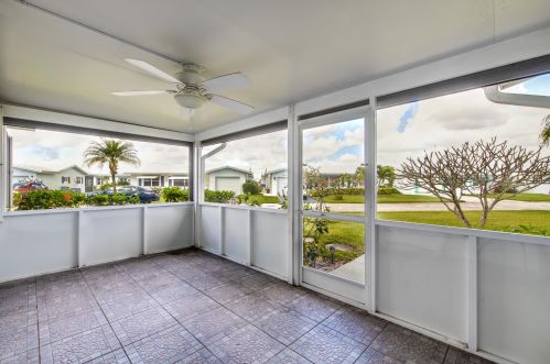 2087 12 Ave, Boynton Beach FL 33435-6039 exterior