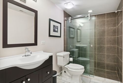 2955 Sunnyside Ave, Chicago IL 60630-3923 exterior