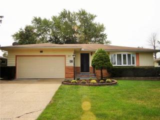 8655 Royal Rdg Dr, Cleveland OH  44129-6032 exterior