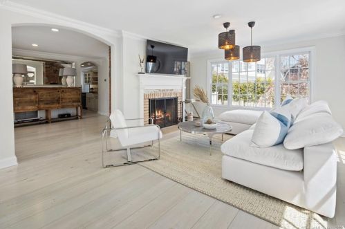 42 Danbury Ave, Westport CT  06880-6821 exterior