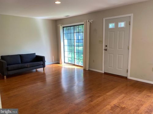 34 Drewes Ct, Trenton NJ  08648-2627 exterior