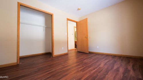 2822 Marquette Ave, Meskegon MI 49442-1370 exterior