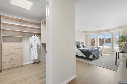 102 Adams Ct, Edgewater NJ 07020-1654 exterior