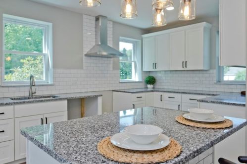 43 Moulton St, Springfield, MA 01118-2227