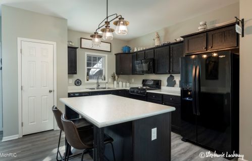 836 Sigsbee St, Grand Rapids MI 49506-2539 exterior