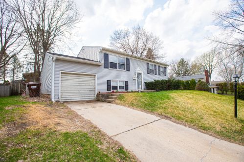 115 Melody Ln, Bull Valley IL 60098-2568 exterior