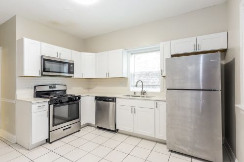 4832 Nelson St, Chicago, IL 60641-5119