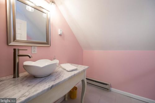 697 Hanover St, Pottstown PA 19464-4519 exterior