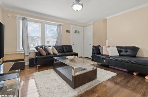 3348 84th St, Chicago, IL 60652-3321