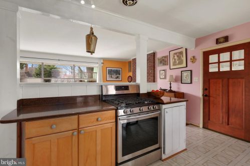 813 Crothers Ln, Rockville MD 20852-1104 exterior