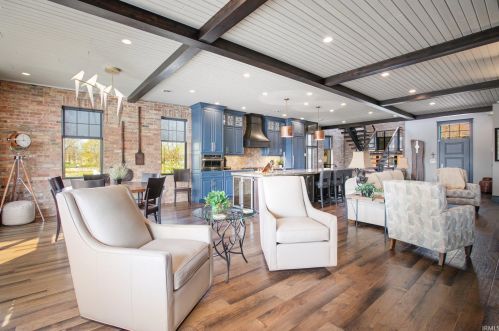 221 Mishawaka Ave, Mishawaka IN 46545-6015 exterior