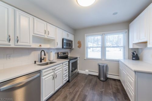 30 Stratfordshire Dr, Wantage NJ  07461-4223 exterior